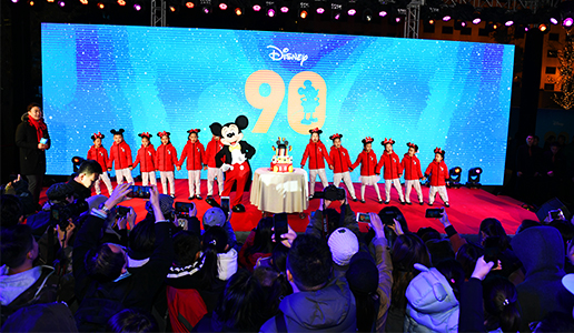 <b>2018 Magical Moments Enjoyable World</b>